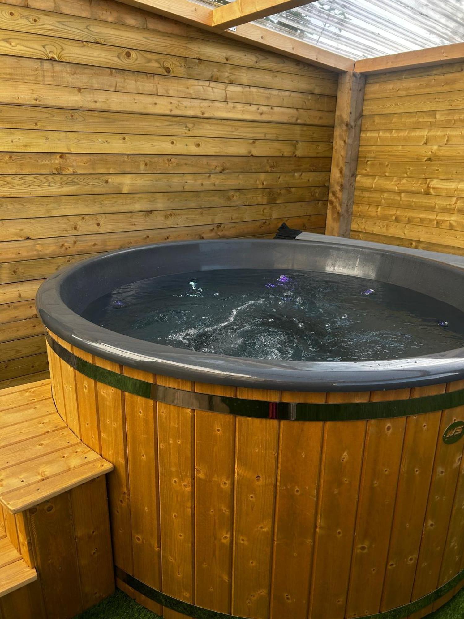 The Alpaca Farmhouse With Hot Tub And Alpaca Experience Included Dromara Extérieur photo
